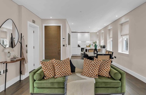 The City of London Apartment | Exquisite luxury apartment with private lift
