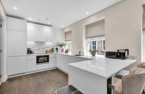 The City of London Apartment | Exquisite luxury apartment with private lift
