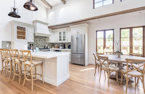 Woodside House | Exquisite luxury executive 3-suite cottage