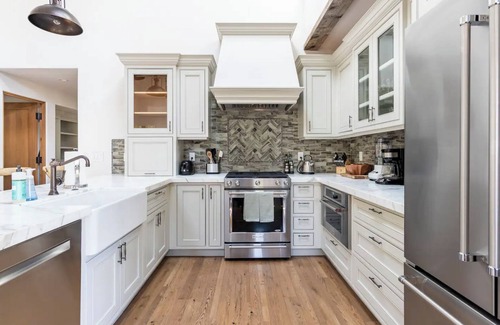 Woodside House | Exquisite luxury executive 3-suite cottage