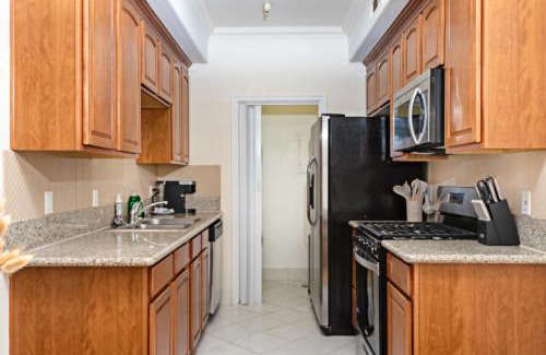 West Los Angeles Apartment | Exquisite Modern 2BR Apt in Prime Location!