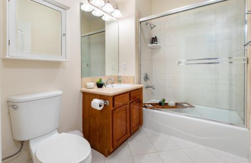 West Los Angeles Apartment | Exquisite Modern 2BR Apt in Prime Location!
