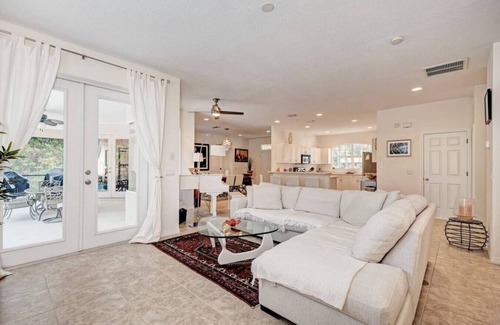 Palma Sola House | Exquisite modern home with pool - 10 min to beach