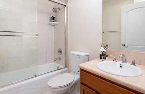 The Flats Apartment | Exquisite Modern 2BR Apt. in Prime Location!