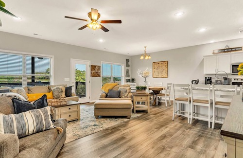 Branson West Condo | Exquisite Pet Friendly Condo Conveniently Located Close to the Fun In Branson