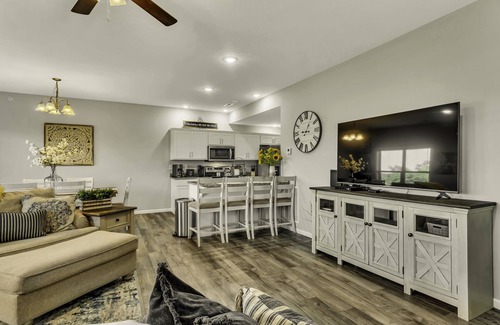 Branson West Condo | Exquisite Pet Friendly Condo Conveniently Located Close to the Fun In Branson