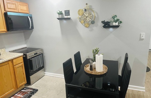 Ampere Apartment | Exquisite private 1-bedroom apartment in delightful Newark with modern amenities