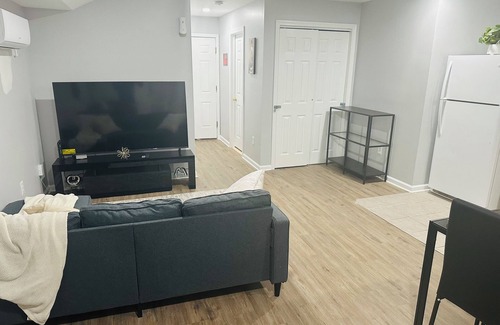 Ampere Apartment | Exquisite private 1-bedroom apartment in delightful Newark with modern amenities