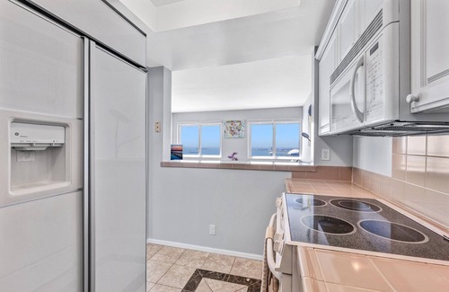 Waterfront Condo | Exquisite · Sky High Luxury · Spectacular Views!