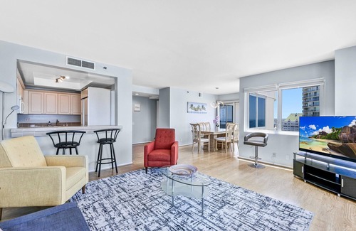 Waterfront Condo | Exquisite · Sky High Luxury · Spectacular Views!