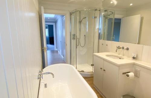 South Kensington Apartment | Exquisite Top Floor Flat Heart of Chelsea