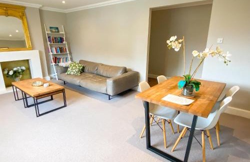 South Kensington Apartment | Exquisite Top Floor Flat Heart of Chelsea