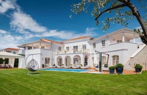 Vabriga Villa | Exquisite Villa Surrounded by Olive Groves