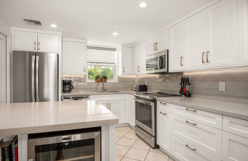 Providenciales House | Exquisite Yacht Club Townhome - B7