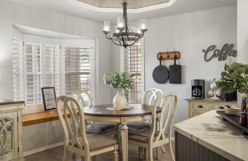 Branson Condo | Exquisitely Updated Walk-in Golf Condo with Course View from Sunroom