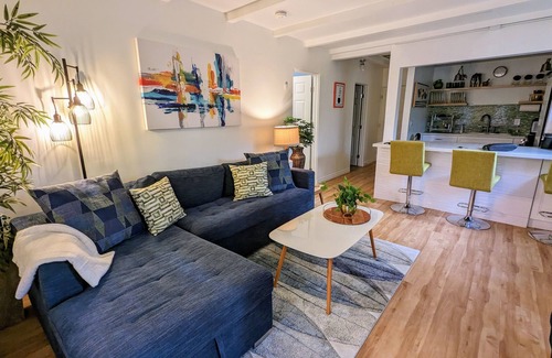 Vista Apartment | Extended Stay! 2 Bedroom/1 bath/Sleeps 6