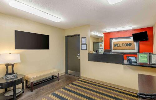 Maryland Heights Hotel | Extended Stay America Suites - St Louis - Westport - E Lackland Rd