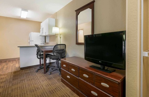 Gainesville Hotel | Extended Stay America Select Suites Gainesville I-75
