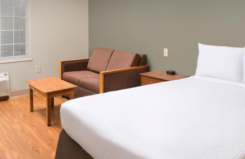 Shipyard Plaza Hotel | Extended Stay America Select Suites - Wilmington - West