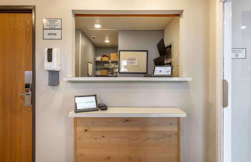 Greenwich Hotel | Extended Stay America Select Suites - Wichita - North