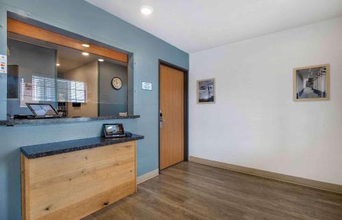 Wichita Hotel | Extended Stay America Select Suites - Wichita - South
