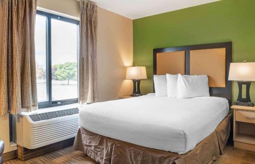 Warren Hotel | Extended Stay America Select Suites - Detroit - Warren