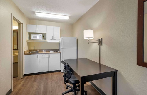 Greenbrier East Hotel | Extended Stay America Suites Chesapeake Crossways Blvd
