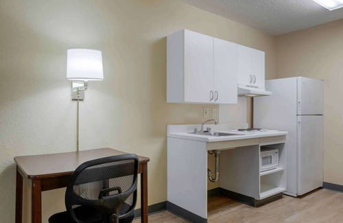 Greenbrier East Hotel | Extended Stay America Suites Chesapeake Crossways Blvd