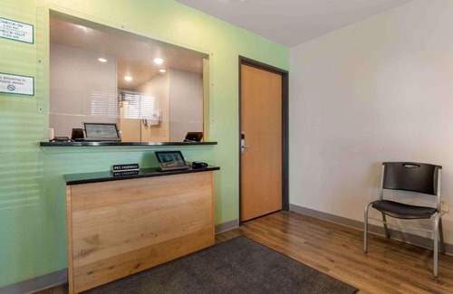 South Kansas City Hotel | Extended Stay America Select Suites - Kansas City - South - I-49