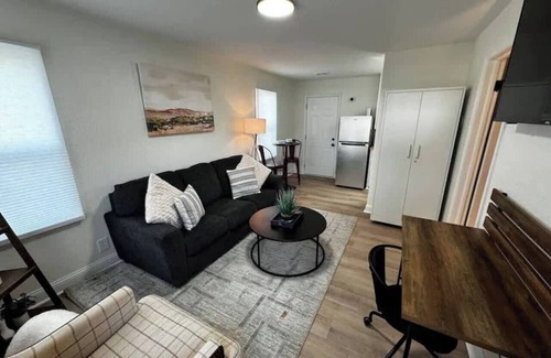 Sunnyside House | Extended Stay~ Private 1BD/1Bath ~Fenced in Yard!