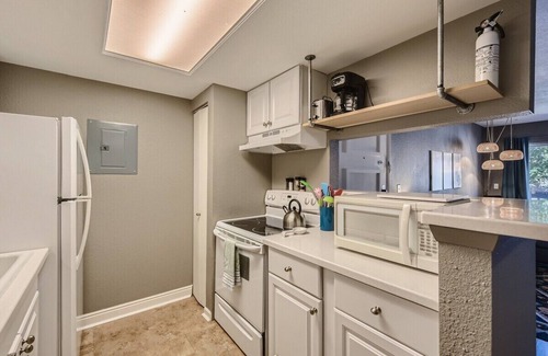 Aurora Highlands Condo | Extended Stay Rental with Pool and Patio
