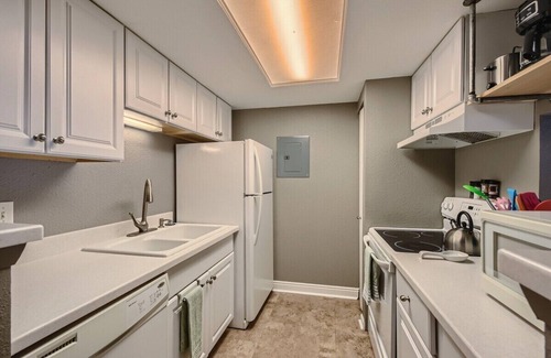 Aurora Highlands Condo | Extended Stay Rental with Pool and Patio