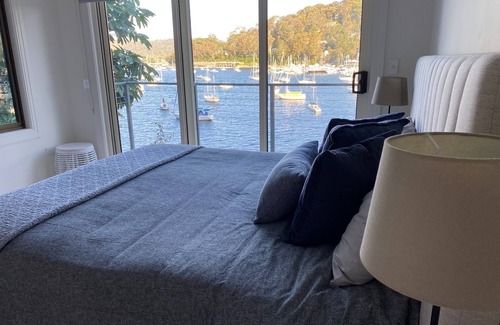 Ku-ring-gai Chase House | Extensive views across Pittwater, elegant & stylish