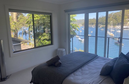 Ku-ring-gai Chase House | Extensive views across Pittwater, elegant & stylish