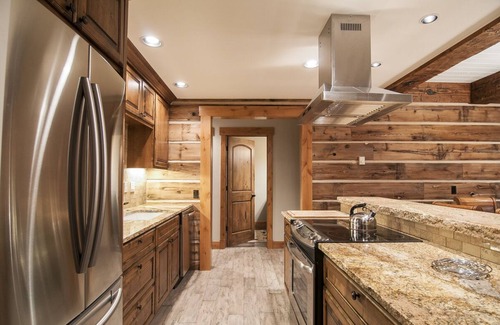 Crested Butte Condo | Extensively Remodeled Ski-In/Out Condo w/Views, Fireplace, Balcony