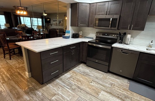 Madeira Beach Condo | Extra Clean, Fully Renovated Beachfront Three Bedroom Condo on Madeira Beach 🏖️