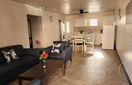 Estate Lindbergh Bay Apartment | Extra large apartments for family or friends 1 min from the airport.
