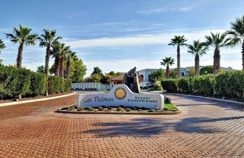 St. George Condo | Extra large one bedroom with access to the Las palmas Resort pools.
