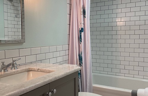 Loyal Heights House | "Extra Space" guest room in Ballard