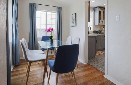Sutter House | Extraordinaire Casa 2B1B KING beds