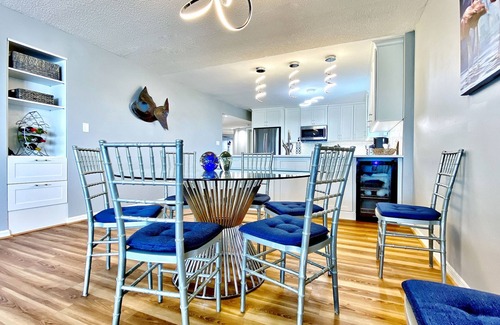 Madeira Beach Condo | Extraordinary Gulf front condo w/screened-in balcony, W/D, AC, pool, pool spa