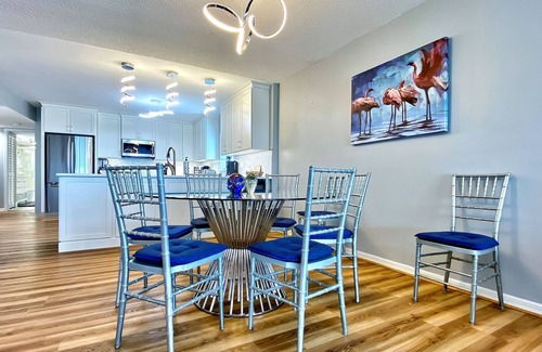 Madeira Beach Condo | Extraordinary Gulf front condo w/screened-in balcony, W/D, AC, pool, pool spa