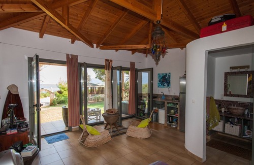 Trifylia House | Extraordinary, idyllic holiday domicile DIRECTLY by the sea!