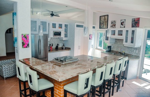 Romantic Zone Condo | Extraordinary Ocean Front 4 BR Penthouse