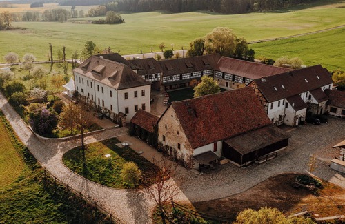 Oppurg Apartment | extraordinary rooms in manor from 16. Century in a fantastic secluded location