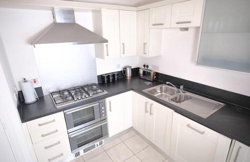 Rochester House | Extraordinary Tranquil Rochester Free Parking X 2