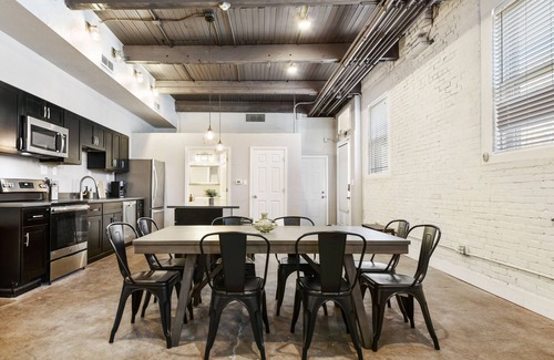 South Side Flats House | Extravagant Duplex 6BR-4BR! Garage/Sleeps 16!