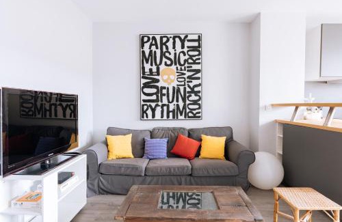 Hopital Saint-Louis Apartment | Exuberant 1BD Apartment near Canal Saint-Martin!
