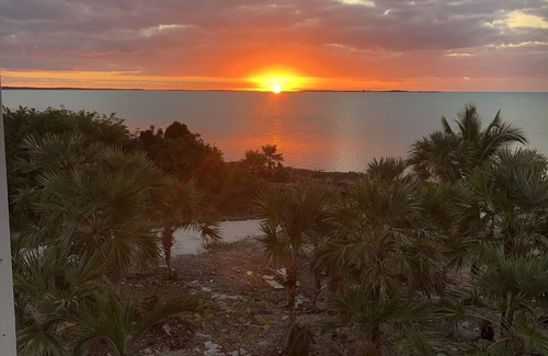 George Town Villa | Exuma, Georgetown, Perfect Location with Oceanfront View, Patio, Balcony & Dock