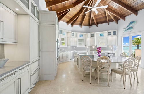 George Town House | ExumaOnTheRocks: Luxury Villa On its Own Private Peninsula